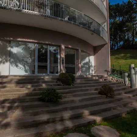 Le Cikhara דירה *